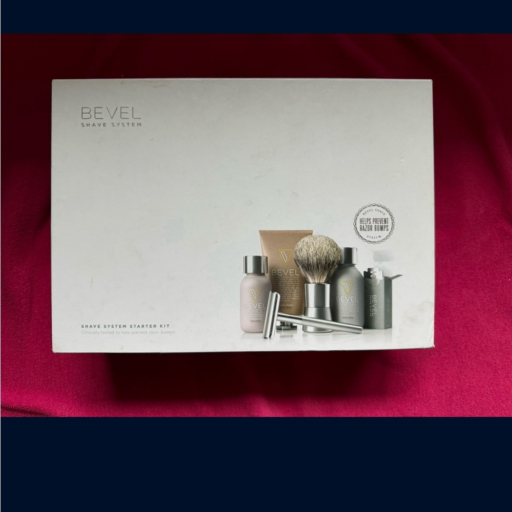 Bevel Grooming Kit with Razor - Picture 2 of 4